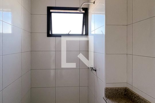 Banheiro de kitnet/studio à venda com 1 quarto, 25m² em Indianópolis, São Paulo