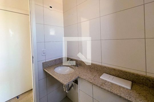 Banheiro de kitnet/studio à venda com 1 quarto, 25m² em Indianópolis, São Paulo