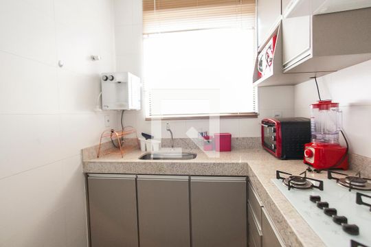 Cozinha de apartamento para alugar com 2 quartos, 65m² em Tibery, Uberlândia