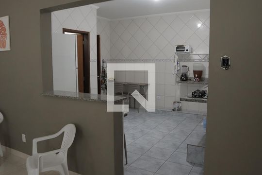 Cozinha (casa 01) de casa para alugar com 6 quartos, 35m² em Jardim dos Oliveiras, Campinas