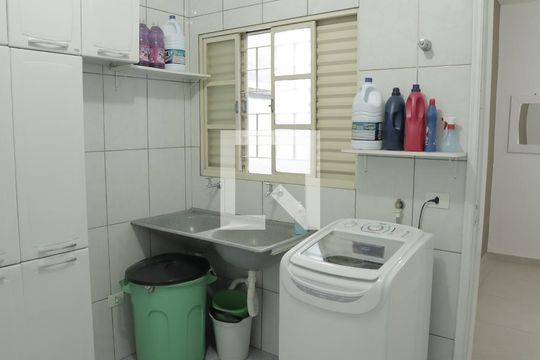Área de serviço (casa 01) de casa para alugar com 6 quartos, 35m² em Jardim dos Oliveiras, Campinas