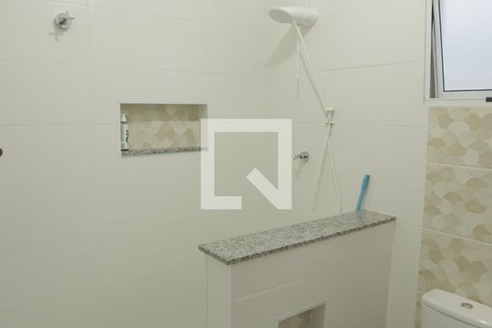 Banheiro comum (casa 01) de casa para alugar com 6 quartos, 35m² em Jardim dos Oliveiras, Campinas