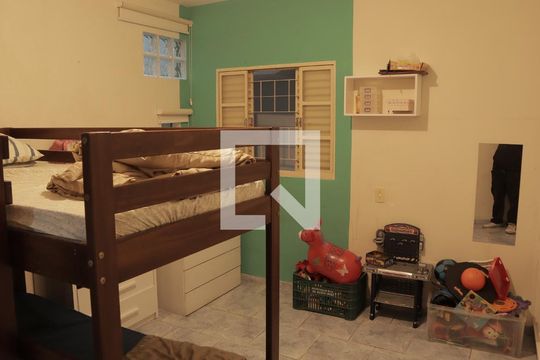 Quarto 2 (casa 02) de casa para alugar com 6 quartos, 35m² em Jardim dos Oliveiras, Campinas