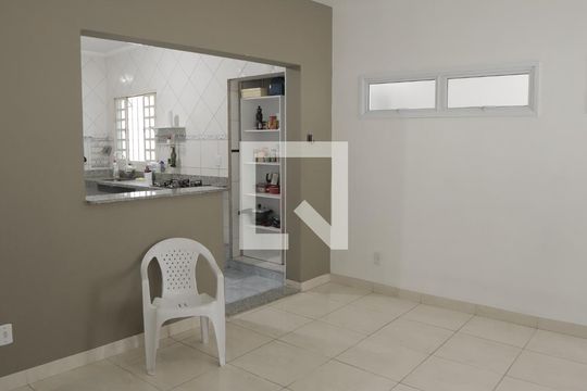 Sala (casa 01) de casa para alugar com 6 quartos, 35m² em Jardim dos Oliveiras, Campinas