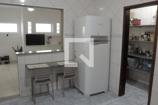 Cozinha (casa 01) de casa para alugar com 6 quartos, 35m² em Jardim dos Oliveiras, Campinas