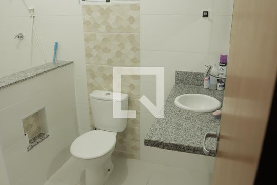 Banheiro comum (casa 01) de casa para alugar com 6 quartos, 35m² em Jardim dos Oliveiras, Campinas