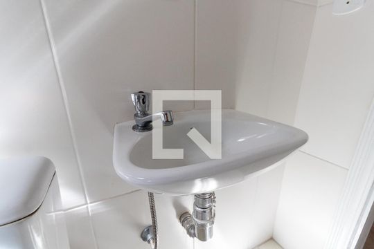 Banheiro 2 de casa à venda com 3 quartos, 120m² em Parque Cisper, São Paulo