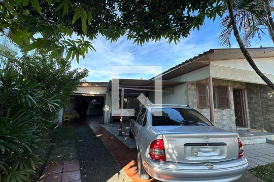 Garagem de casa à venda com 3 quartos, 65m² em Santos Dumont, São Leopoldo