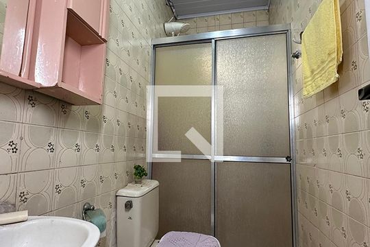 Banheiro de casa à venda com 3 quartos, 65m² em Santos Dumont, São Leopoldo