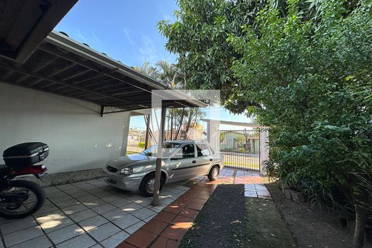 Garagem de casa à venda com 3 quartos, 65m² em Santos Dumont, São Leopoldo