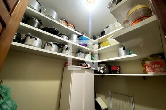 Quarto de Serviço de apartamento para alugar com 3 quartos, 250m² em Jardim Vinte E Cinco de Agosto, Duque de Caxias