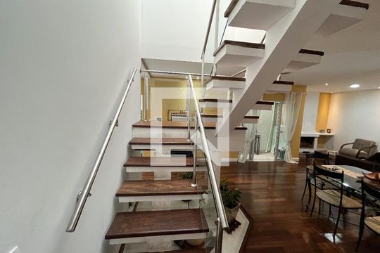 Escada de casa à venda com 5 quartos, 380m² em Vila Guarani(zona Sul), São Paulo