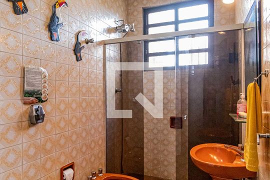 Banheiro de casa para alugar com 5 quartos, 600m² em Rolinópolis, São Paulo
