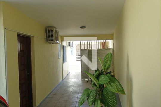Garagem de casa à venda com 2 quartos, 150m² em Vila Alpina, São Paulo