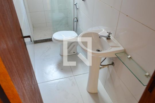 Banheiro  de apartamento para alugar com 1 quarto, 30m² em Curicica, Rio de Janeiro