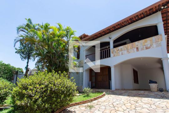 Fachada de casa à venda com 5 quartos, 522m² em Pampulha, Belo Horizonte