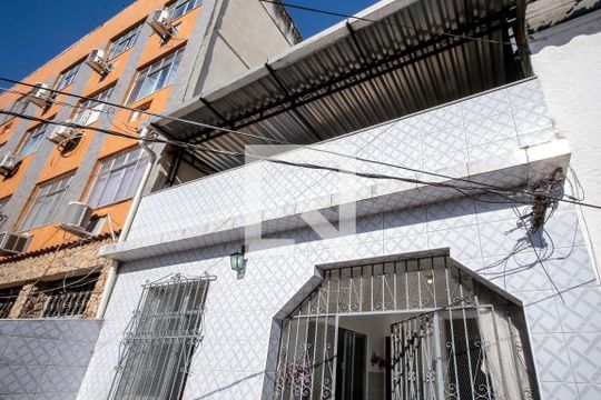 Fachada de casa à venda com 3 quartos, 170m² em Méier, Rio de Janeiro