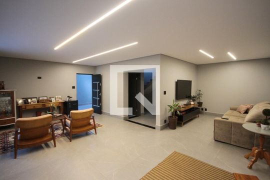Sala de casa à venda com 4 quartos, 320m² em Jardim Avelino, São Paulo