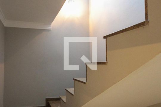 escada de casa à venda com 4 quartos, 320m² em Jardim Avelino, São Paulo