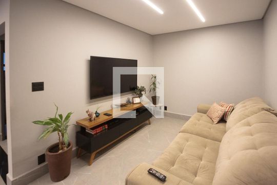 Sala de casa à venda com 4 quartos, 320m² em Jardim Avelino, São Paulo
