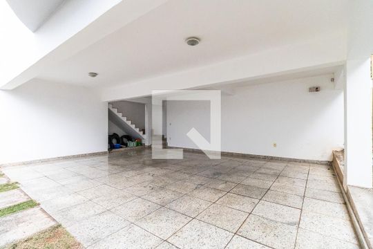 Garagem de casa à venda com 6 quartos, 700m² em Bandeirantes (pampulha), Belo Horizonte