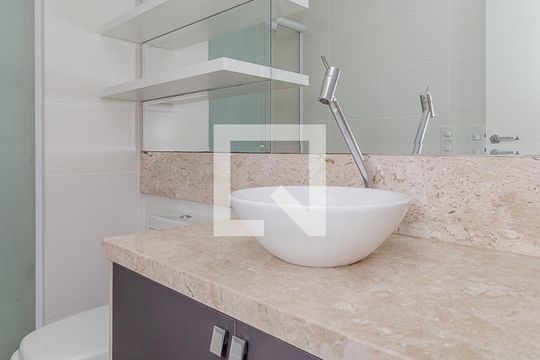 Banheiro de apartamento para alugar com 3 quartos, 90m² em Rubem Berta, Porto Alegre