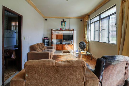 Casa à venda com 3 quartos, 320m² em Santa Cruz, Belo Horizonte