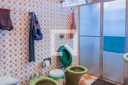 Banheiro 1 de casa à venda com 3 quartos, 320m² em Santa Cruz, Belo Horizonte