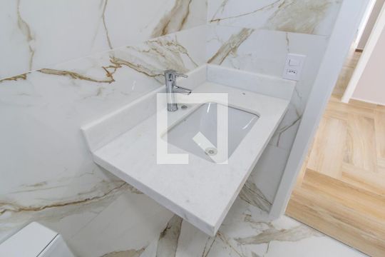 Banheiro de casa de condomínio para alugar com 3 quartos, 280m² em Alphaville, Santana de Parnaíba