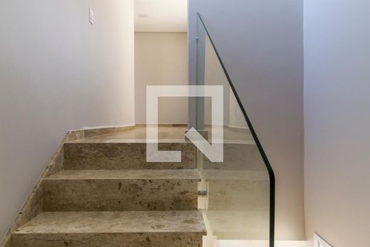 Corredor de casa de condomínio para alugar com 3 quartos, 280m² em Alphaville, Santana de Parnaíba