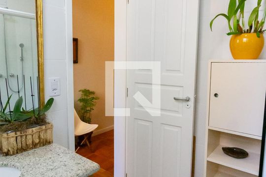 Detalhe do banheiro  de apartamento para alugar com 1 quarto, 55m² em Leblon, Rio de Janeiro