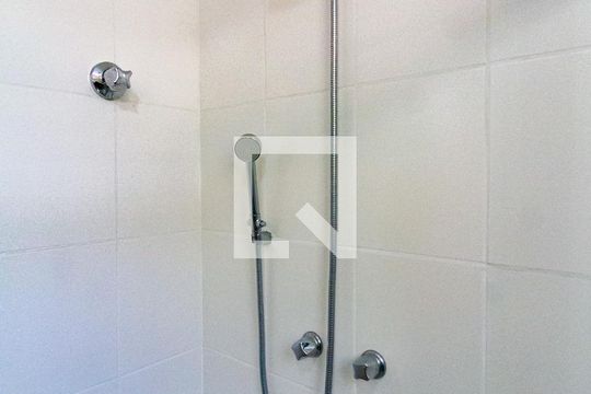 Detalhe do banheiro de apartamento para alugar com 1 quarto, 55m² em Leblon, Rio de Janeiro