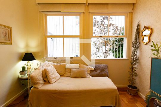 Detalhe da sala de apartamento para alugar com 1 quarto, 55m² em Leblon, Rio de Janeiro