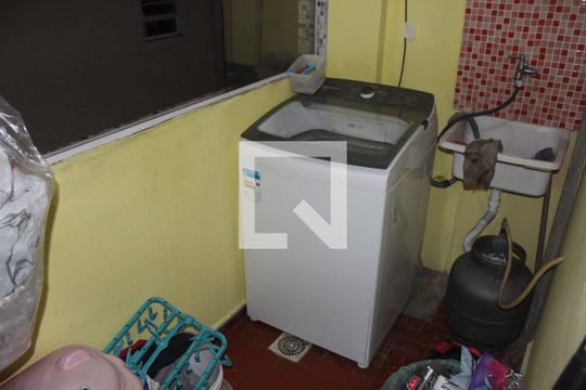 Área de Serviço de apartamento para alugar com 2 quartos, 81m² em Parque Sao Vicente, São Vicente