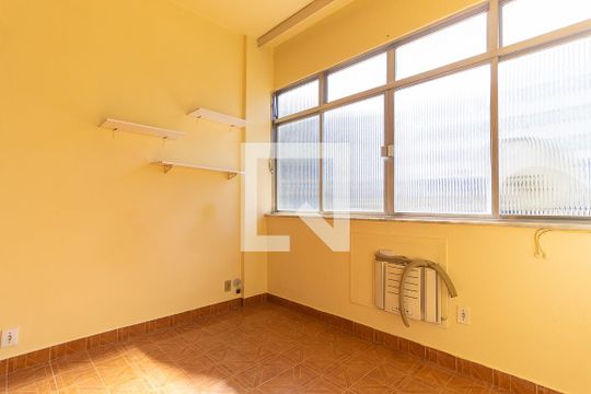 Quarto vista de kitnet/studio para alugar com 1 quarto, 40m² em Centro, Rio de Janeiro