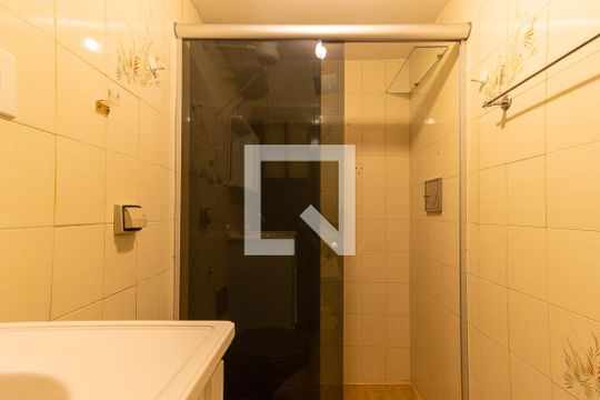 Banheiro  de kitnet/studio para alugar com 1 quarto, 40m² em Centro, Rio de Janeiro