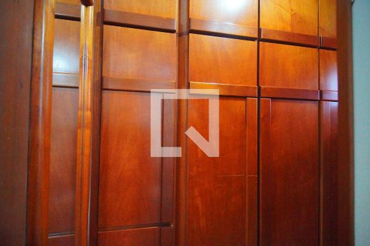 Detalhe de casa à venda com 3 quartos, 246m² em Ouro Branco, Novo Hamburgo