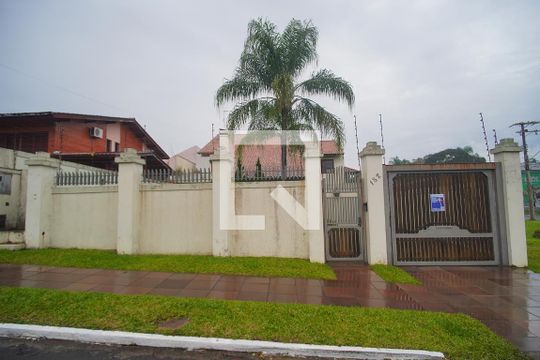 Fachada de casa à venda com 3 quartos, 246m² em Ouro Branco, Novo Hamburgo