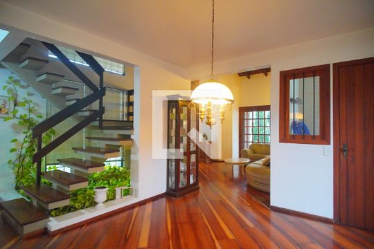 Casa à venda com 3 quartos, 246m² em Ouro Branco, Novo Hamburgo