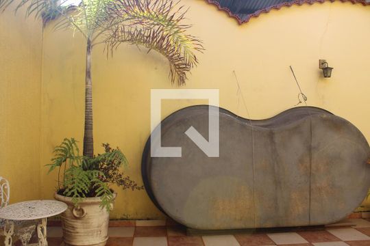 Quintal de casa à venda com 4 quartos, 300m² em Vila Ré, São Paulo