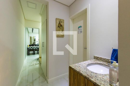 Banheiro de casa à venda com 3 quartos, 140m² em Vila Lucia, São Paulo