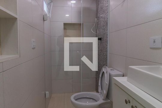 Banheiro de kitnet/studio para alugar com 8 quartos, 220m² em Jardim Maria Duarte, São Paulo