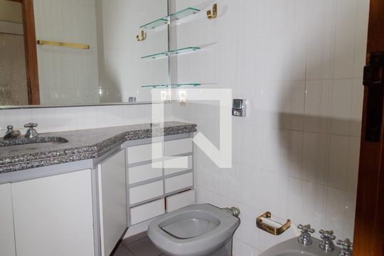 Banheiro da Suíte 1 de apartamento à venda com 5 quartos, 241m² em Vila Suzana, São Paulo