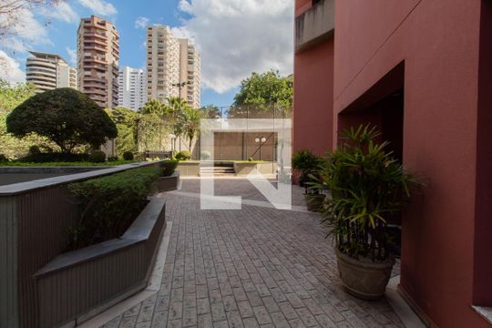 Área comum de apartamento à venda com 5 quartos, 241m² em Vila Suzana, São Paulo