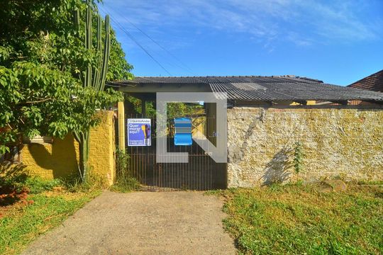Fachada de casa à venda com 5 quartos, 500m² em Mathias Velho, Canoas