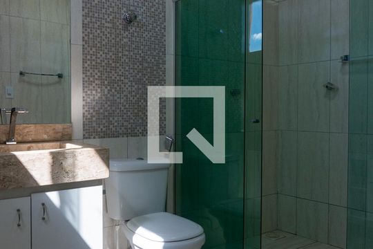Banheiro da Suíte de apartamento para alugar com 2 quartos, 128m² em Riacho Fundo Ii, Brasília