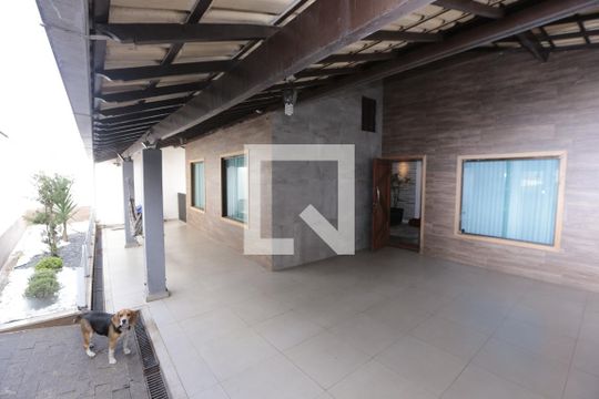 Fachada de casa à venda com 3 quartos, 330m² em Monte Castelo, Contagem