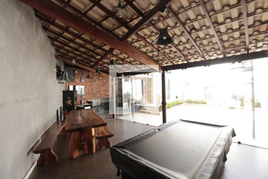 area de lazer de casa à venda com 3 quartos, 330m² em Monte Castelo, Contagem