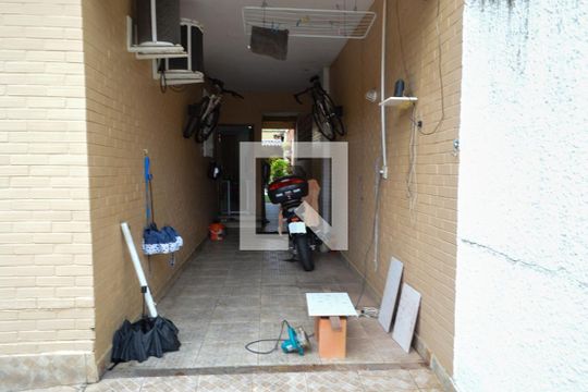 Garagem de casa à venda com 3 quartos, 168m² em Tanque, Rio de Janeiro