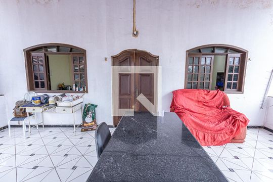 Varanda de casa à venda com 3 quartos, 230m² em Heliópolis, Belo Horizonte